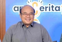 Ekonom Universitas Sumatera Utara (USU) Wahyu Ario Pratomo ketika diwawancara di Kantor Gubernur Sumatera Utara Jalan Pangeran Diponegoro, Medan, Senin (8/12/2025). 