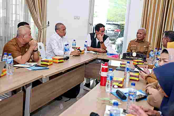 Wakil Gubernur (Wagub) Sumatera Utara (Sumut) Surya memastikan bahwa cadangan beras Bulog untuk para korban bencana alam di Sumut, dalam kondisi sangat mencukupi. Hal ini disampaikannya di Posko Darurat Bencana Pemerintah Provinsi (Pemprov) Sumut, Jalan AH Nasution, Senin (1/12/2025).