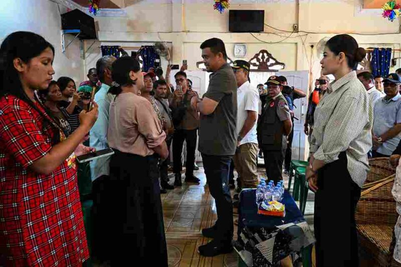 Gubernur Sumatera Utara (Sumut) Bobby Afif Nasution bersama Bupati Tapanuli Selatan, Gus Irawan Pasaribu bersama kepala OPD, menghadiri perayaan Natal tahun 2025 serta berdialog secara langsung dengan para pengungsi di beberapa Gereja,  yaitu Gereja Gepkin desa Huta Godang, Gereja GKPA Aek Ngandol, dan Gereja di Angkola dan Angkola Selatan, Kabupaten Tapanuli Selatan, Sabtu (27/12/2025)