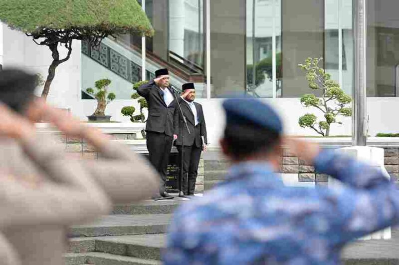 Gubernur Sumatera Utara (Sumut) Bobby Nasution menjadi Inspektur Upacara pada  Peringatan ke-77 Hari Bela Negara di Halaman Kantor Gubernur Sumut Jalan Diponegoro Kota Medan, Jumat (19/12/2025).