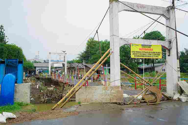 Kondisi Jembatan Gantung Kota Bangun Yang Rusak