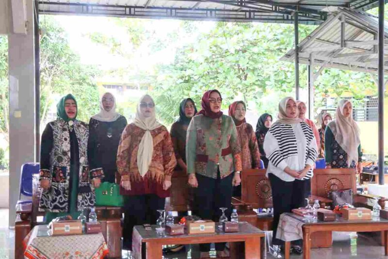 Ketua Dharma Wanita Persatuan Provinsi Sumatera Utara, Evi Novida Sulaiman Harahap  membuka Seminar bertema “Let’s Talk Mental Health: Kenali Stres, Cemas, dan Cara Mengelolanya” yang diselenggarakan di SMA Dharma Pancasila, Jalan Dr Manyur Blok C Nomor 17 Padang Bulan, Medan, Kamis (18/12/2025).