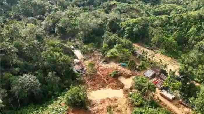 Kondisi di Desa Parsikaman KM 38, Kecamatan Adian Koting, Kabupaten Tapanuli Utara, pada Rabu (3/11/2025) masih kritis.