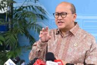 Menteri Investasi/Kepala BKPM yang juga Kepala Badan Pengelola Investasi (BPI) Danantara, Rosan Roeslani menyampaikan keterangan terkait rencana pembangunan Kampung Haji Indonesia di Makkah, pada Rabu, 17 Desember 2025 di Kompleks Istana Kepresidenan, Jakarta. Foto: BPMI Setpres