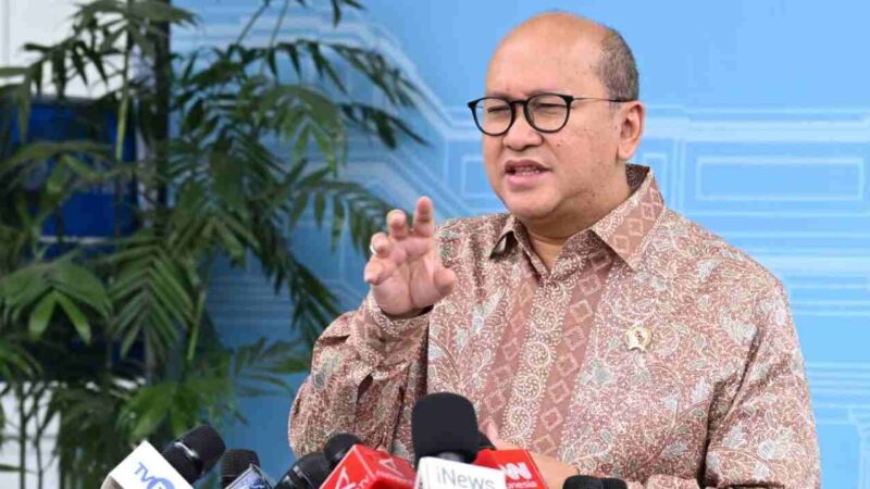 Menteri Investasi/Kepala BKPM yang juga Kepala Badan Pengelola Investasi (BPI) Danantara, Rosan Roeslani menyampaikan keterangan terkait rencana pembangunan Kampung Haji Indonesia di Makkah, pada Rabu, 17 Desember 2025 di Kompleks Istana Kepresidenan, Jakarta. Foto: BPMI Setpres