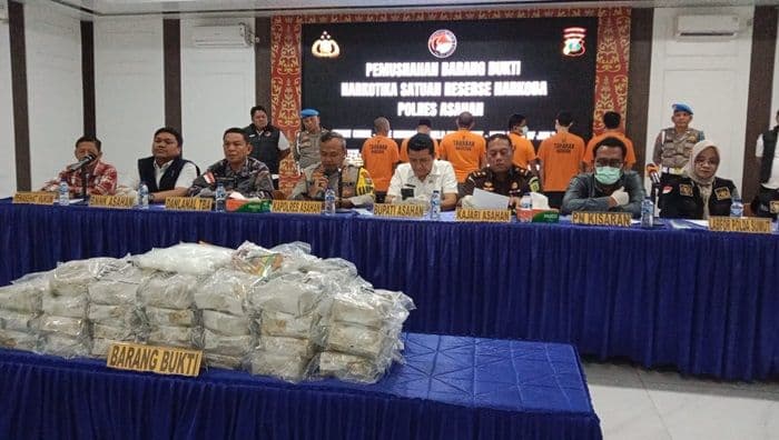 Polres Asahan kembali menegaskan komitmennya dalam memberantas peredaran narkotika dengan memusnahkan 76 kilogram sabu, Rabu (3/12/2025).
