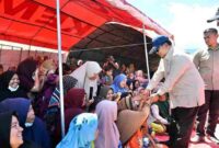 Presiden Prabowo Subianto meninjau lokasi terdampak banjir di Kutacane, Kabupaten Aceh Tenggara, pada Senin, 1 Desember 2025.
