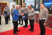 Wakil Gubernur Sumut, Surya menghadiri dan membacakan sambutan Gubernur Sumut Bobby Nasution pada Rapat Koordinasi Lintas Sektoral Operasi Lilin Toba dalam rangka Persiapan Hari Raya Natal 2025 dan Tahun Baru 2026 di Aula Tribrata, Mapolda Sumut, Jalan Sisingamangaraja, Medan (17/12/2025).