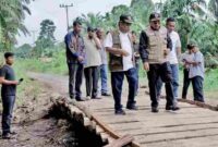 Bupati Simalungun, Dr H Anton Ahmad Saragih, melakukan kunjungan tinjauan ke lokasi  Ruas jalan penghubung Nagori Marubun Lokkung dengan Tinggi Raja di Kecamatan Silou Kahean, Kabupaten Simalungun, Sumatera Utara, mengalami pemutusan total akibat longsor. 