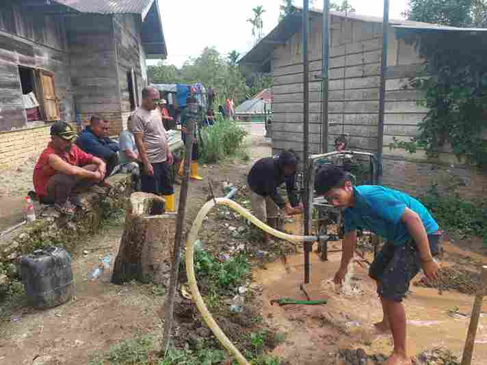  Polres Tapanuli Utara membangun bantuan sumur bor air bersih di Dusun Lobu Pining I, Desa Dolok Nauli, Kecamatan Adiankoting, Kabupaten Tapanuli Utara.