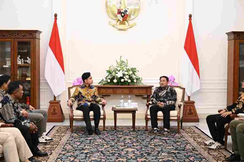 Wapres Gibran saat menerima audiensi Dewan Pimpinan Pusat Ikatan Pedagang Pasar Indonesia (IKAPPI) di Istana Wakil Presiden, Jakarta, Rabu (10/12/2025).