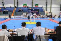 Para Atlet Taekwondo saat menunjukkan keahliannya masing masing pada Kejuaraan Taekwondo Antar Pelajar Kota Pematangsiantar Tahun 2025 di GOR Lantai 4 Suzuya Merdeka Mall, Jalan Merdeka, Kelurahan Pardomuan, Kecamatan Siantar Timur, Sabtu (6/12/2025).