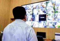 Wali Kota Pematangsiantar saat memantau Kota pematangsiantar dari CCTV