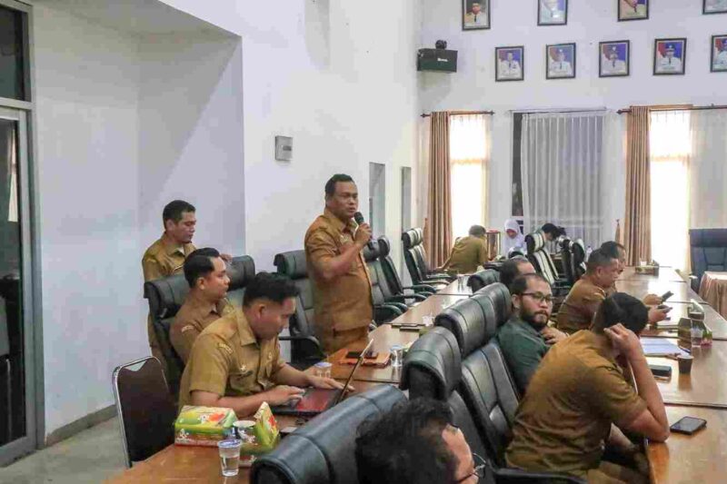 kadiskominfo Pematangsiantar, saat menyampaikan pendapat.