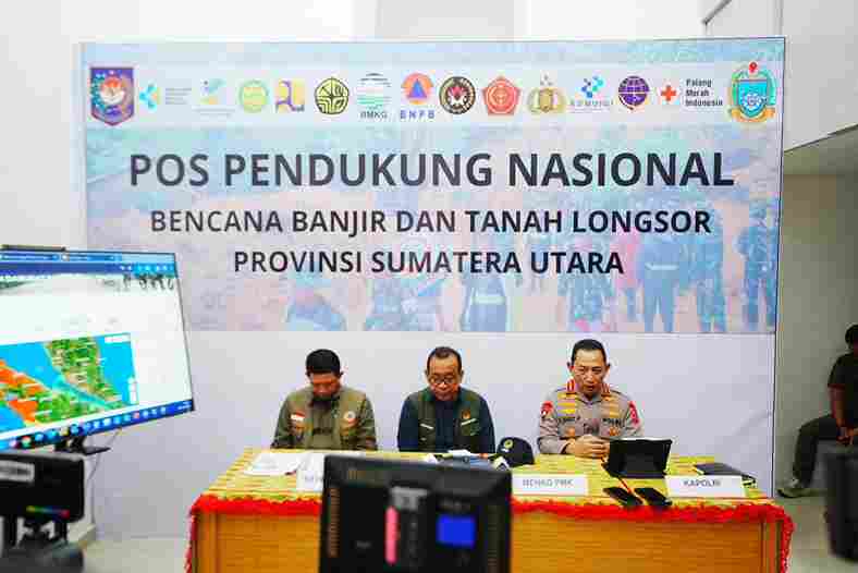 Kapolri Jenderal Listyo Sigit Prabowo saat konferensi pers.