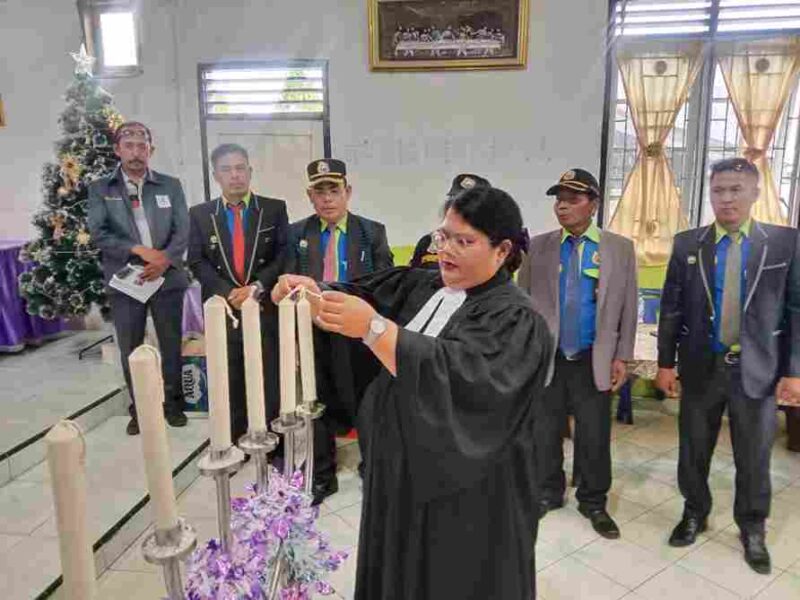 Suasana Penyalaan lilin saat perayaan Natal kamtibmas Kabupaten Simalungun 2025.