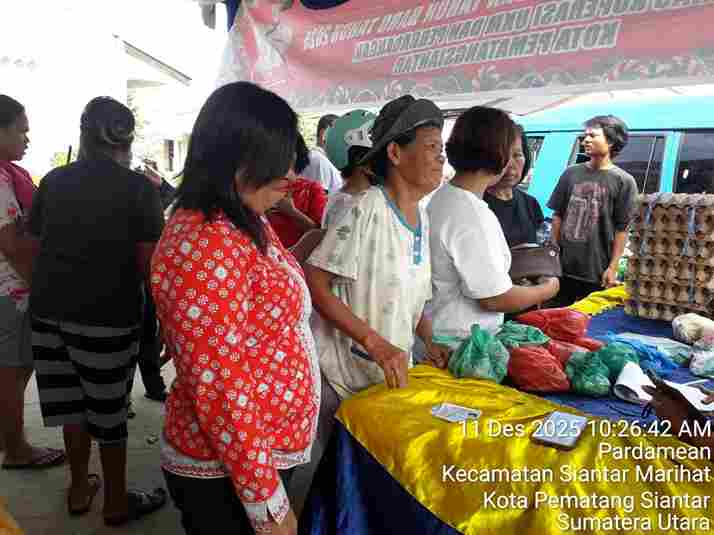 Suasana pasar murah yang dilaksanakan pemko Pematangsiantar