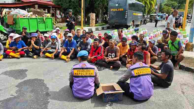 Polres Sibolga menggelar kegiatan Pemberian Bantuan dan Trauma Healing pada hari Sabtu, 13 Desember 2025, mulai pukul 09.30 WIB hingga selesai, bertempat di Polres Sibolga.