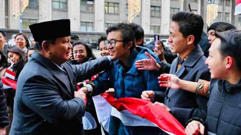 Presiden Prabowo Subianto disambut hangat diaspora Indonesia saat melakukan kunjungan kerja di Moskow, Rusia pada Rabu, 10 Desember 2025.