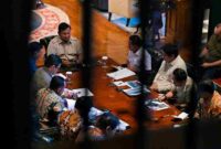 Presiden Republik Indonesia Prabowo Subianto memanggil sejumlah Menteri Kabinet Merah Putih ke kediaman pribadinya di Hambalang, Bogor, pada Minggu, 14 Desember 2025 