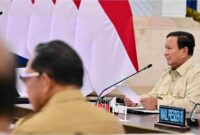Presiden Prabowo Subianto memberikan pengarahan kepada Kepala Daerah se-Papua serta Komite Eksekutif Percepatan Pembangunan Otonomi Khusus Papua di Istana Negara, Jakarta, pada Selasa, 16 Desember 2025. Foto: BPMI Setpres