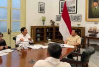 Presiden Republik Indonesia Prabowo Subianto menerima Ketua Dewan Ekonomi Nasional (DEN), Luhut Binsar Pandjaitan, di Istana Merdeka, Jakarta, pada 3 Desember 2025.