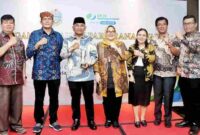 Bupati Simalungun Dr. H. Anton Achmad Saragih menerima Paritrana Award 2025 tingkat Sumut atas komitmen perlindungan pekerja rentan dan UMKM.