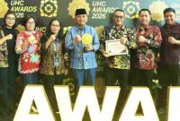 Penghargaan tersebut diterima langsung Bupati Simalungun, Dr. H. Anton Achmad Saragih, dalam acara Deklarasi dan Pencanangan UHC Tahun 2026 yang berlangsung di Ballroom JIExpo Kemayoran, Jakarta Pusat, Selasa, 27 Januari 2026.