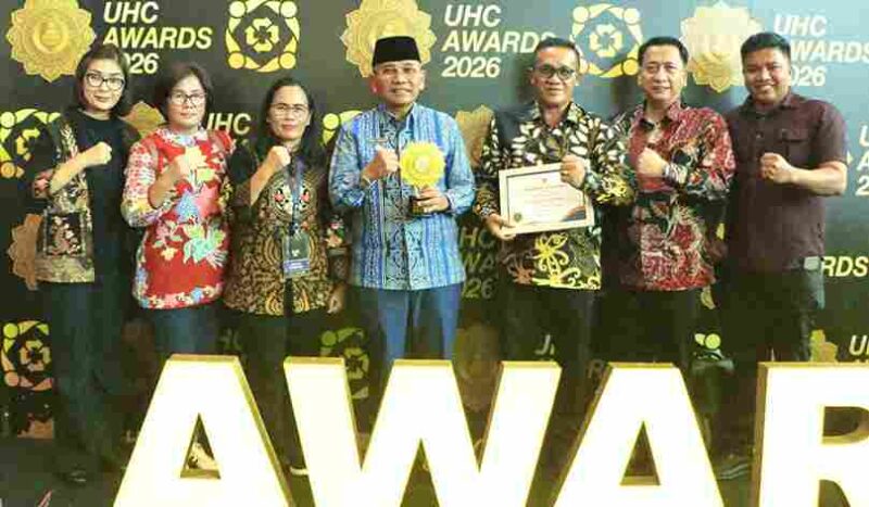 Penghargaan tersebut diterima langsung Bupati Simalungun, Dr. H. Anton Achmad Saragih, dalam acara Deklarasi dan Pencanangan UHC Tahun 2026 yang berlangsung di Ballroom JIExpo Kemayoran, Jakarta Pusat, Selasa, 27 Januari 2026.
