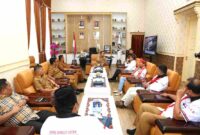 Wali Kota Pematangsiantar Wesly Silalahi, S.H., M.Kn., menerima audiensi DPP Horas Bangso Batak (HBB) bersama DPC HBB Kota Pematangsiantar di Kantor Wali Kota, Senin (19/1/2026).