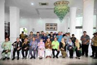 Pemerintah Provinsi Sumatera Utara (Sumut) melalui Dinas Kesehatan, Badan Penelitian dan Pengembangan (BAPPELITBANG), Badan Keuangan dan Ast Daerah (BKAD), DInas Tenaga Kerja, Dinas PMD dan Catpil, Dinas Sosial, Rumah Sakit Haji Medan, serta Deputi BPJS Wilayah I Sumut-Aceh melakukan Konferensi Pers terkait Perkembangan Implementasi Kebijakan Proses Bisnis (Probis) melalui Universal Health Coverage (UHC). Kegiatan yang difasilitasi Dinas Kominfo Sumut berlangsung di Lobby Dekranasda Lantai 1 Kantor Gubernur Sumut Jalan Diponegoro 30 Kota Medan, Kamis (29/1/2026).