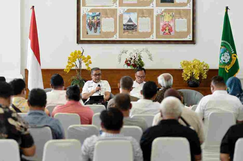 Pemerintah Provinsi Sumatera Utara (Sumut) melalui Dinas Pekerjaan Umum dan Penataan Ruang (PUPR) Provinsi Sumut melakukan Konferensi Pers terkait Realisasi Pembangunan Infrastruktur Tahun 2025 dan Rencana Tahun 2026, serta Progres Penanganan Infrastruktur Pasca Bencana. Kegiatan yang difasilitasi Dinas Kominfo Sumut ini berlangsung di Lobby Dekranasda Lantai 1 Kantor Gubernur Sumut Jalan Diponegoro 30 Kota Medan, Rabu (28/1/2026).