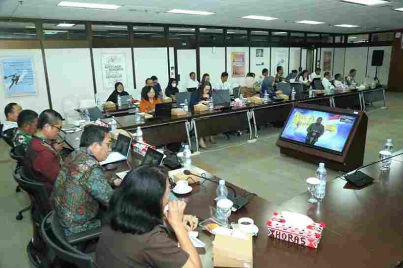 Asisten Perekonomian dan Pembangunan Kota Pematangsiantar, Zainal Siahaan, S.E., M.M., mewakili Wali Kota Wesly Silalahi, S.H., M.Kn., menyaksikan peluncuran Laporan Perekonomian Indonesia (LPI) 2025 yang diselenggarakan Bank Indonesia (BI), Rabu, 28 Januari 2026.