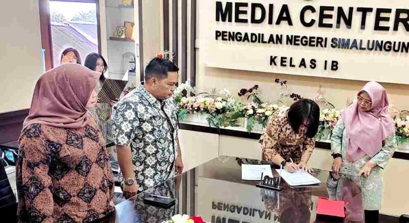 Pemerintah Kabupaten (Pemkab) Simalungun menandatangani Perjanjian Kerja Sama (MoU) dengan Pengadilan Negeri (PN) Simalungun terkait pengelolaan data diversi dan penanganan anak yang berhadapan dengan hukum (ABH) pada Kamis, 29 Januari 2026.