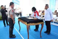 Kapolda Sumatera Utara Irjen Pol. Whisnu Hermawan Februanto, S.I.K., M.H. memimpin serah terima penanganan perkara dari Ditreskrimum ke Ditres PPA dan PPO Polda Sumut di Mapolda Sumut, Senin, 19 Januari 2025.
