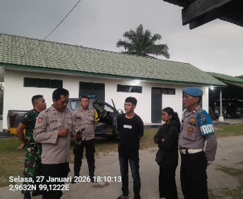 Tim personel piket Polsek Bangun saat berada di Kompleks Koramil 08 Model, menanggapi aduan melalui 110. Selasa, 27 Januari 2026.