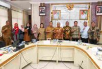Wakil Gubernur (Wagub) Sumatera Utara (Sumut) Surya memimpin Rapat Pembahasan Rancangan Perubahan Peraturan Daerah (Perda) Nomor 1 Tahun 2024 tentang Pajak Daerah dan Retribusi Daerah di Kantor Badan Penghubung Daerah, Jalan Jambu, Jakarta, Senin (26/1/2026). 