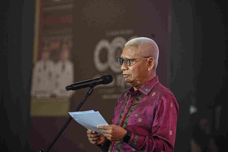 Wakil Gubernur Sumatera Utara Surya, Penjabat Sekretaris Daerah Provinsi Sumatera Utara Sulaiman Harahap, bersama sejumlah kepala daerah kabupaten/kota, perwakilan konsulat di Kota Medan, serta jajaran Forkopimda, secara simbolis menekan tombol peresmian peluncuran Calendar of Event North Sumatra 2026 di Gedung Serbaguna Pekan Raya Sumatera Utara (PRSU), Medan, Kamis malam, 29 Januari 2026.