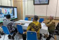 Wakil Gubernur (Wagub) Sumatera Utara (Sumut) Surya, mengikuti Rapat Koordinasi (Rakor) Percepatan Rehabilitasi dan Rekonstruksi Pasca Bencana Alam wilayah Sumatera secara virtual di Badan Penghubung Provinsi Sumut Jalan Jambu No. 28 Menteng Jakarta Pusat, Senin (26/1/2026).