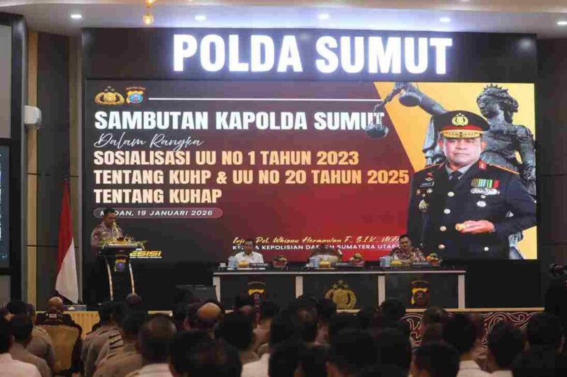 Kapolda Sumatera Utara Irjen Pol. Whisnu Hermawan Februanto, S.I.K., M.H. membuka Sosialisasi UU KUHP dan KUHAP Baru di Aula Tribrata Polda Sumut, Senin, 19 Januari 2026.