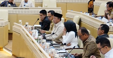 Menteri ATR/BPN Nusron Wahid melaporkan progres revisi RTR Pulau Sumatera dalam Raker dan RDP bersama Komisi II DPR RI, Senin (19/1/2026).