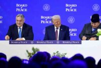 Presiden Republik Indonesia, Prabowo Subianto menjadi salah satu pemimpin negara yang menandatangani Board of Peace (BoP) Charter pada Kamis, 22 Januari 2026 di Davos, Swiss. 