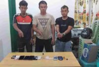 tiga orang terduga pelaku narkoba di sebuah rumah kosong di Kompleks RS Laras, Nagori Naga Jaya I, Kecamatan Bandar Huluan, Selasa, 27 Januari 2026.