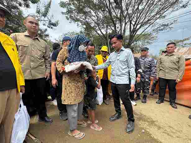 Usai meninjau Rumah Sakit Umum Daerah (RSUD) Aceh Tamiang, Wakil Presiden Republik Indonesia Gibran Rakabuming Raka melanjutkan agenda kunjungan kerjanya dengan meninjau posko pengungsian korban banjir di Desa Bundar, Kecamatan Karang Baru, Kabupaten Aceh Tamiang, Jumat, 30 Januari 2026.
