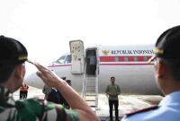 Wapres Gibran saat turun dari Pesawat