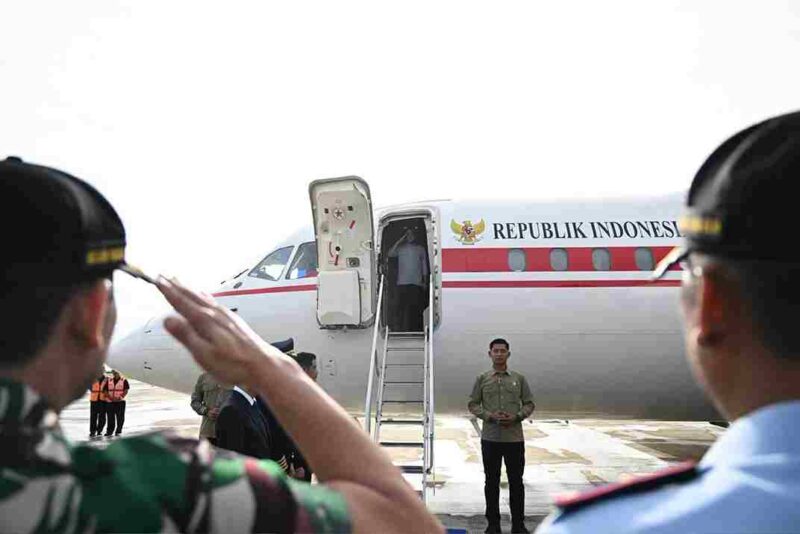Wapres Gibran saat turun dari Pesawat