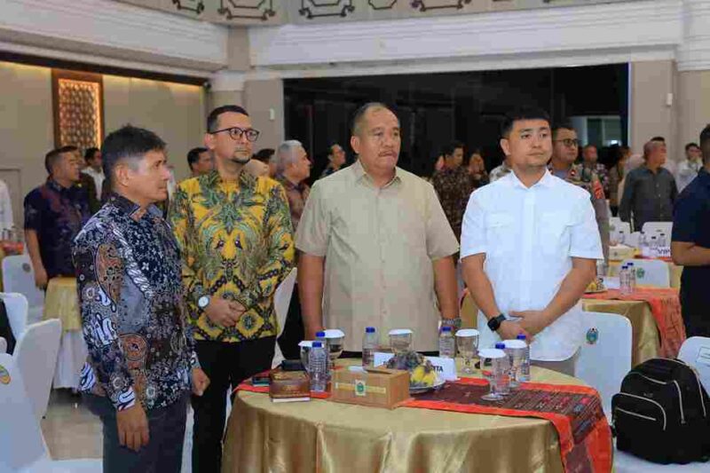 Bupati Asahan, Taufik Zainal Abidin Siregar, S.Sos., M.Si., menghadiri Pengukuhan Pengurus DPD dan DPC Asosiasi Badan Permusyawaratan Desa Nasional (Abpednas) Sumatera Utara serta kegiatan Optimalisasi Program Jaksa Garda Desa (Jaga Desa) di Aula Raja Inal Siregar, Kota Medan, pada Sabtu, 14 Februari 2026.