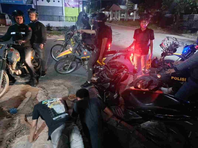 Timsus Dayok Mirah Polres Pematangsiantar mengamankan tiga sepeda motor berknalpot brong saat patroli hingga subuh pada 20 Februari 2026.