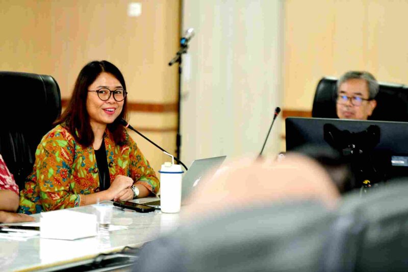 Sekretaris Diskominfo Sumut Achmad Yazid Matondang saat membuka Bimbingan Teknis Sumber Daya Manusia SP4N-LAPOR di Ruang Rapat I Kantor Gubernur Sumut, Jalan Diponegoro, Medan, Kamis (12/2/2026).