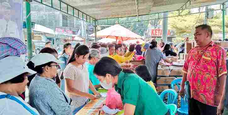 Pemerintah Kabupaten Simalungun menggelar Gerakan Pangan Murah di kawasan Ruang Terbuka Publik (RTP) Pantai Bebas Parapat, Kecamatan Girsang Sipangan Bolon, Kabupaten Simalungun, Sumatera Utara, pada Jumat, 20 Februari 2026